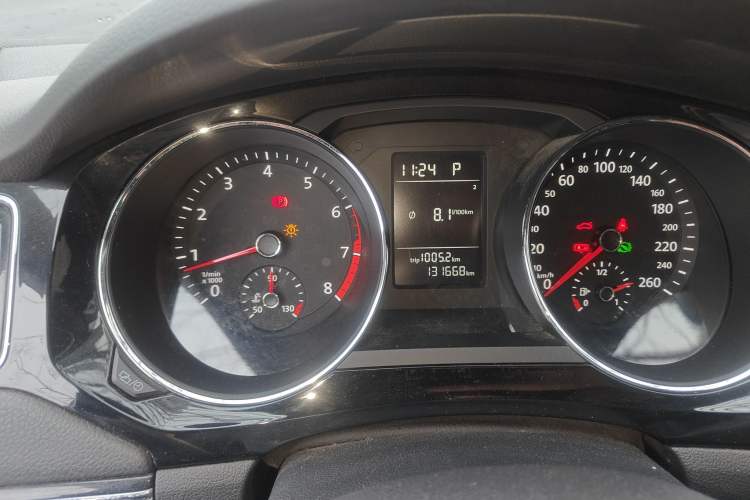 Used Volkswagen Sagitar 2017 230TSI Automatic Comfort Version Instrument Cluster