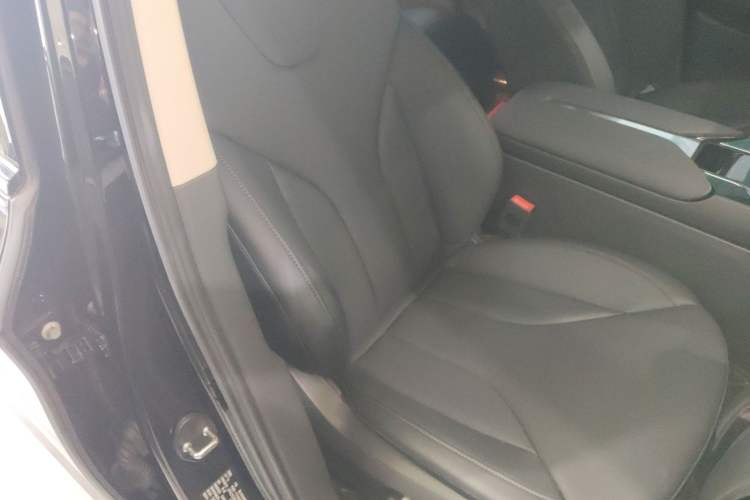 Used Hongqi E-QM5 2024 610 km PLUS
