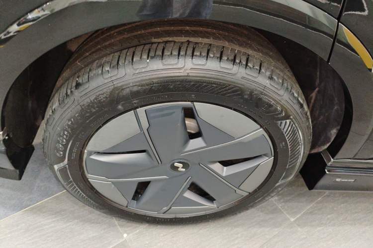 Used ONVO Luxeed L90 2025 Model—Max Six-Seater Version
