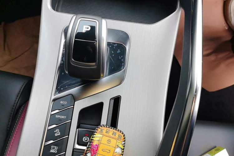 Used Geely Auto Coolray 2019 Sport Model 260T DCT Battle China V Standard Gear Lever