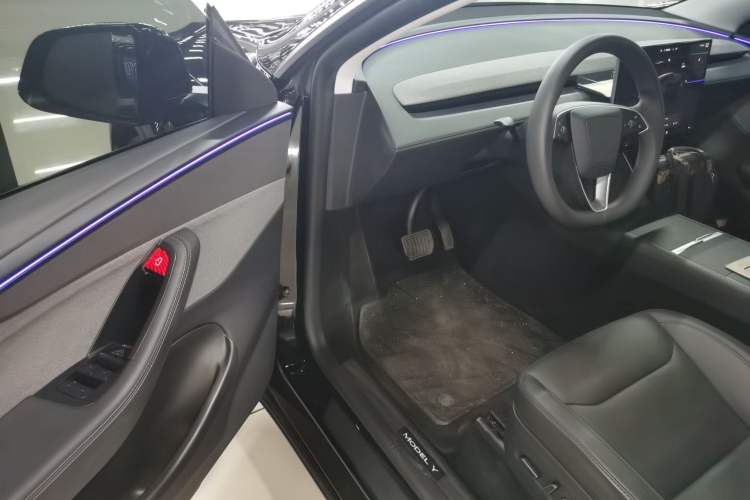 Used Tesla Model Y 2025 Rear-Wheel-Drive Version