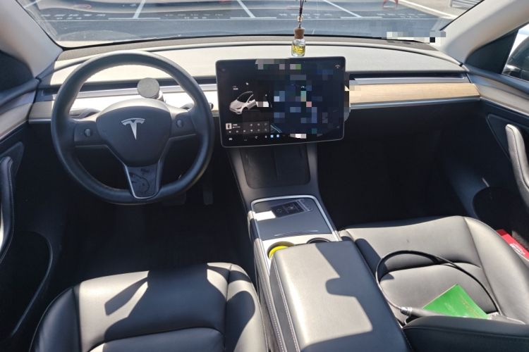 Used Tesla Model Y 2021 Standard Range Rear-Wheel Drive Version Center Console