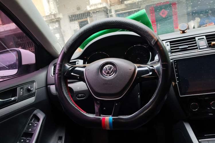 Used Volkswagen Sagitar 2015 230TSI Automatic Comfort Version Steering Wheel