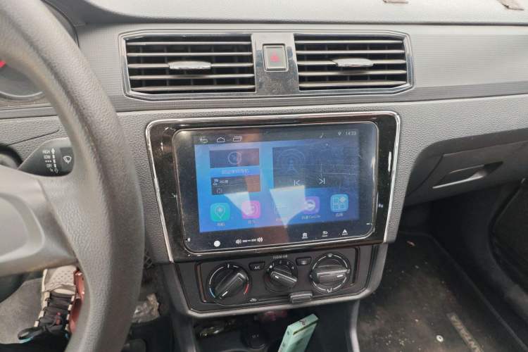 Used Volkswagen Santana 2018 1.5L Automatic Fashion Edition Audio And AC Panel