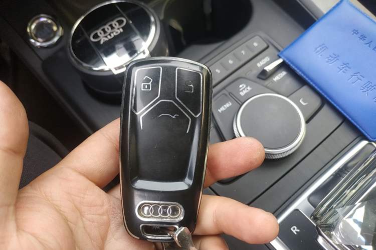 Used Audi A4L 2017 40 TFSI Ambition Edition
