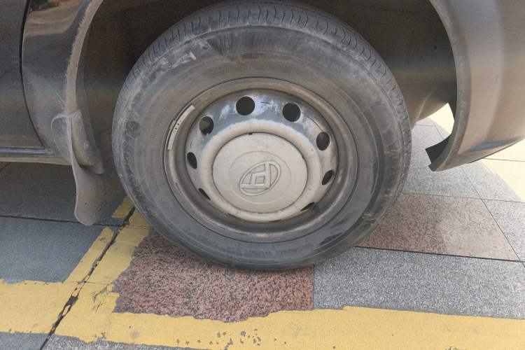 Used SAIC MAXUS Xintu V80 2019 2.5T Classic Model 6-Speed Manual – Aoyuntong Short Wheelbase Ultra-Low Roof 5/6 Seats