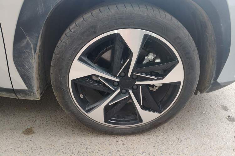 Used Geely Galaxy L7 2024 1.5T 115 km Starship Dragon Edition Right Front Wheel Hub