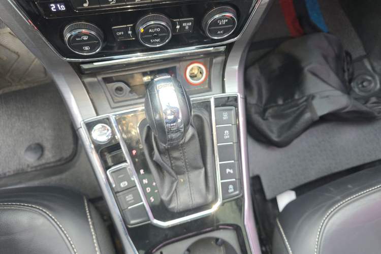 Used Volkswagen Passat 2017 330TSI DSG Luxury Edition Gear Lever