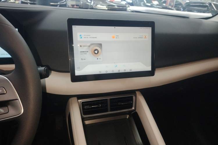 Used BYD Yuan UP 2024 401 km Active Version Audio And AC Panel