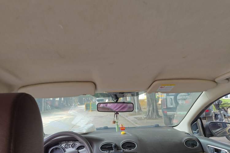 Used Ford Focus 2013 Sedan Classic 1.8L Manual Base Model Headliner