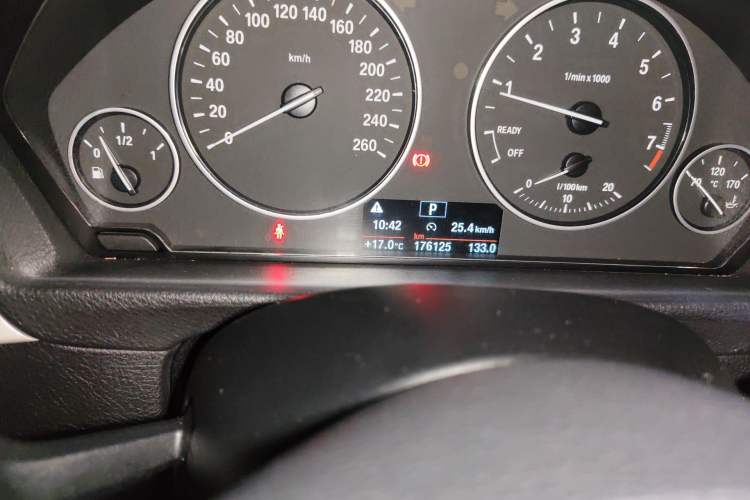 Used BMW 3 Series 2015 320Li Luxury Edition Fashion Model
