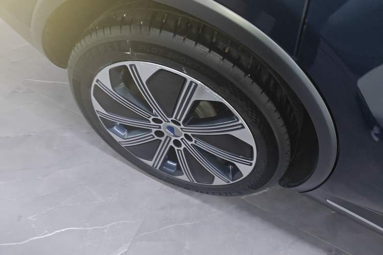 Used Denza N8 2023 Four-Wheel Drive Ultra-Hybrid Flagship Six-Seater Version