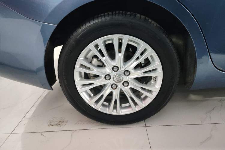 Used Buick GT 2015 15N Automatic Elite Version Right Rear Wheel Hub