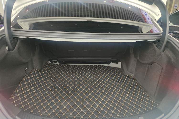 Used Mercedes-Benz E-Class 2020 Restyled E 300 L Sporty and Stylish Edition
