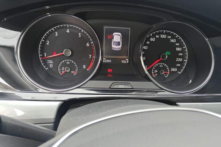 Used Volkswagen Lamando 2018 280TSI DSG Luxury Edition Odometer Close Up