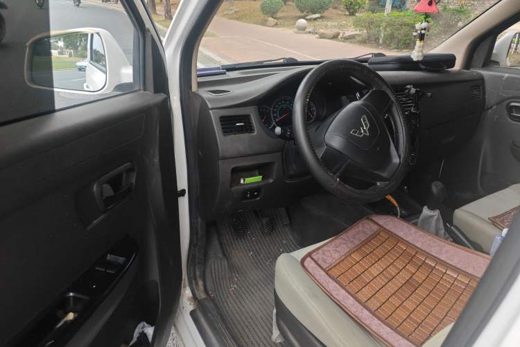 Used Wuling Rongguang V 2018 1.5L Standard Version Driver Seat
