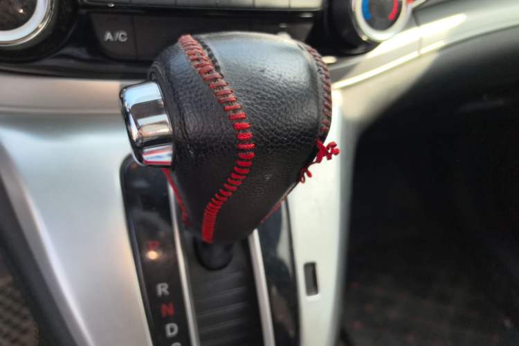 Used Honda CR-V 2016 2.0L two-wheel drive Urban Edition Gear Lever