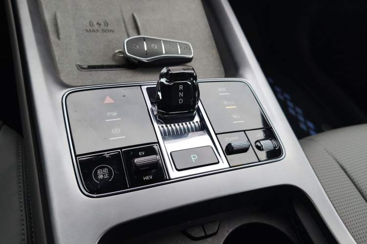 Used BYD Seal 07 DM-i 2025 Intelligent Driving Version DM-i 1.5L 125 km Prestige Edition Gear Lever