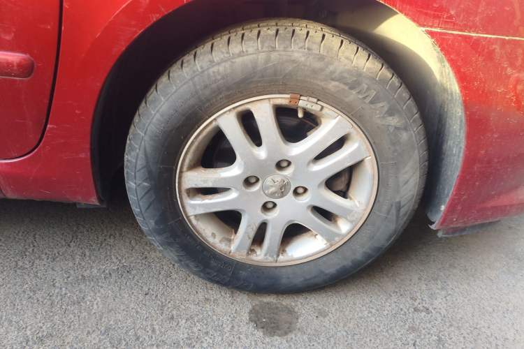 Used Peugeot 307 2007 Revised Version 1.6L Manual Comfort Edition Right Front Wheel Hub