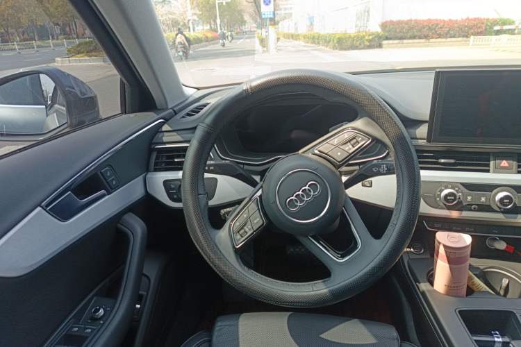 Used Audi A4L 2022 40 TFSI Fashion Dynamic Model Steering Wheel