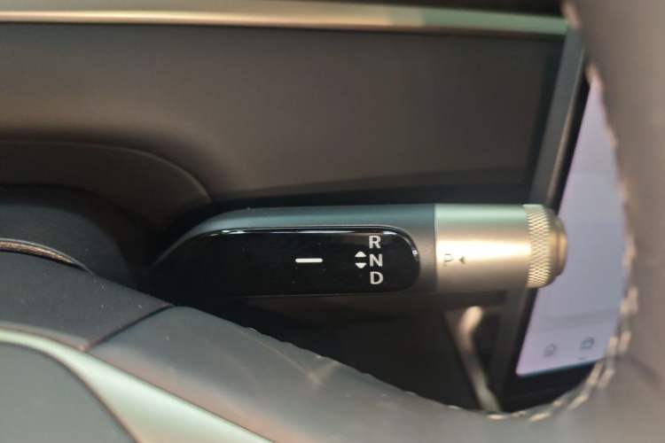 Used ONVO Luxeed L90 2025 Model—Ultra Six-Seater Version
