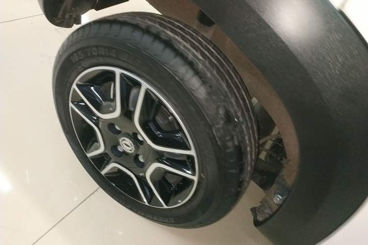 Used Dongfeng NAMMI BOX 2022 Revised Light Wind Edition 201 km Standard Version