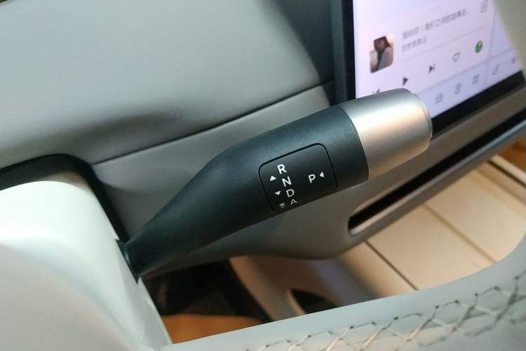 Used Li Auto i6 2025 Model Four-Wheel-Drive Standard Type Gear Lever