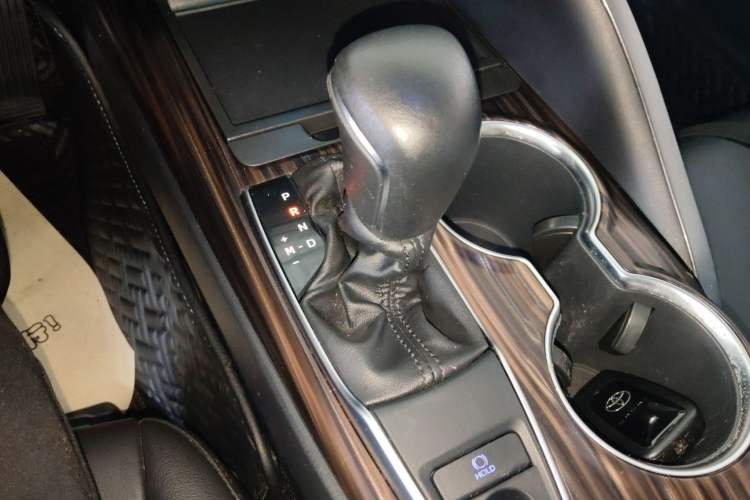 Used Toyota Camry 2019 Revised Version 2.0G Luxury Edition Gear Lever