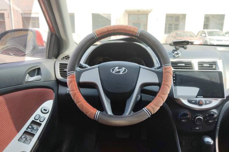 Used Hyundai Verna Ray 2014 1.4L Automatic GLX Steering Wheel