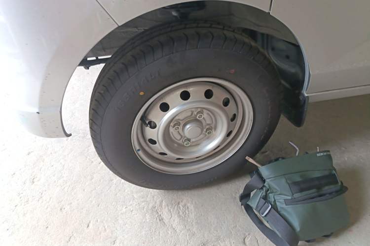 Used Wuling Rongguang S 2023 1.5L Basic Enclosed-Window Vehicle 2 Seats
