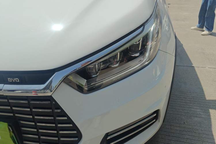 Used BYD Yuan New Energy 2019 EV535 Smart Connect Trendsetting Model
