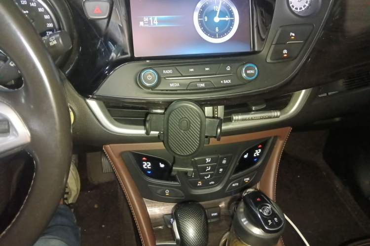 Used Buick Envision 2016 28T Four-Wheel Drive Elite Version Audio And AC Panel