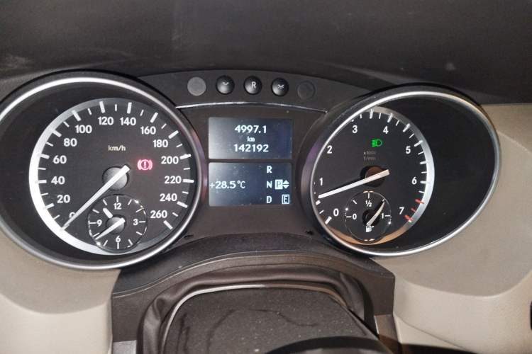 Used Mercedes-Benz R-Class 2017 R 320 4MATIC Business Edition Prestige Model
