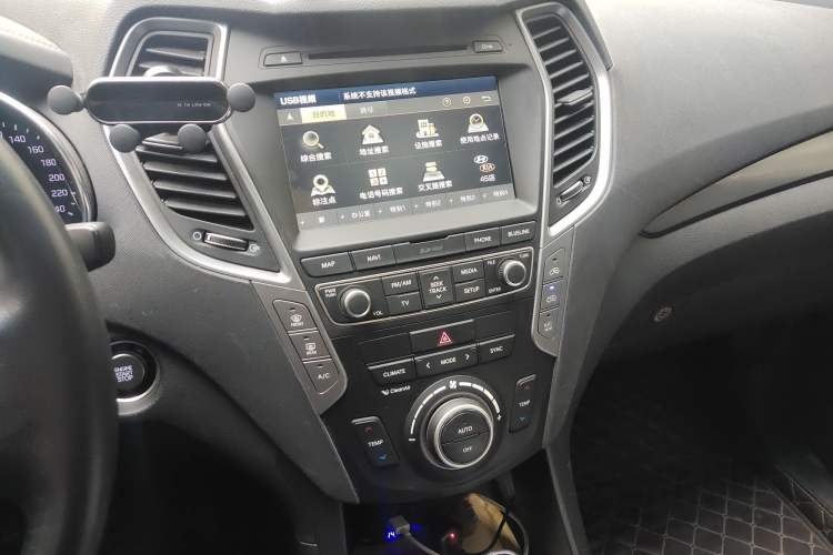 Used Hyundai Santa Fe 2017 2.0T Automatic All-Wheel Drive Smart 7-Seater