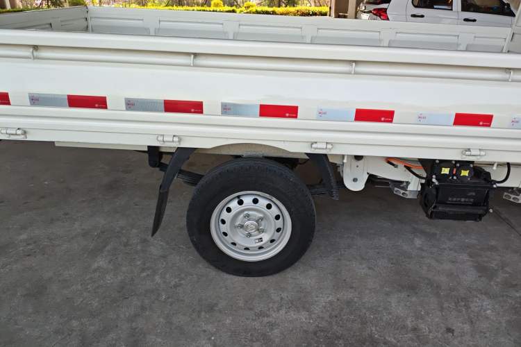 Used Foton Xiangling M New Energy 2023 M1 BYD Flatbed Cargo Box Exterior 5