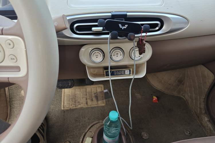 Used Wuling Hongguang MINIEV 2025 Four-Door Version Advanced Edition Audio And AC Panel