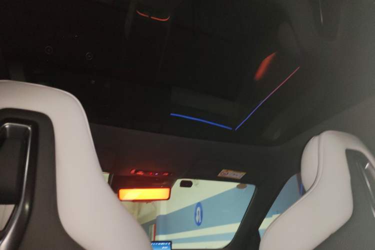 Used XPeng P7 2025 Model—750 All-Wheel-Drive High-Performance Ultra Headliner