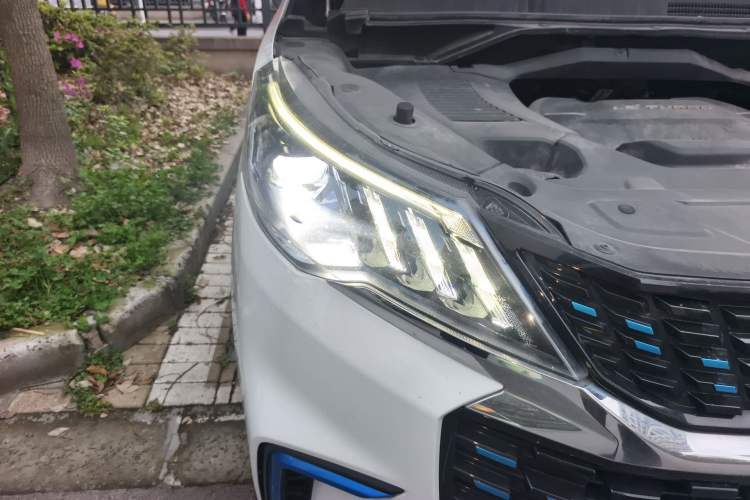 Used SAIC MAXUS EUNIQ 5 2020 1.3T PLUG-IN Luxury Edition Right Front Headlight