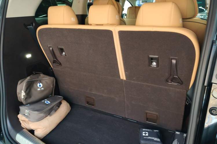 Used Denza D9 2024 DM-i 980 Four-Wheel Drive Prestige Model
