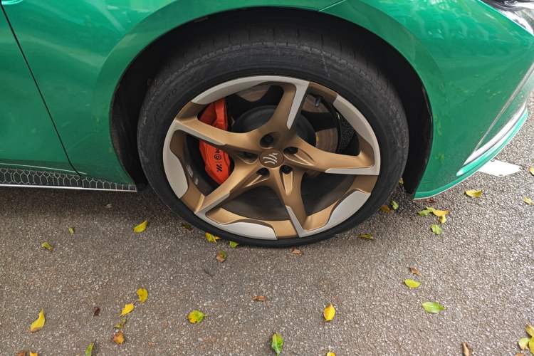 Used IM L7 2022 Pro Model Right Front Wheel Hub