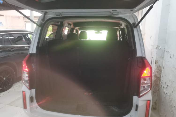 Used Wuling Hongguang PLUS 2019 1.5T Manual Comfort Version 7 Seats Trunk