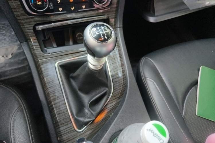 Used Zotye T600 2015 1.5T Manual Luxury Model Gear Lever