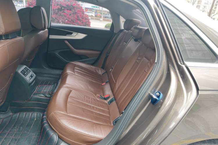 Used Audi A4L 2018 30th Anniversary Edition 40 TFSI Fashion Model
