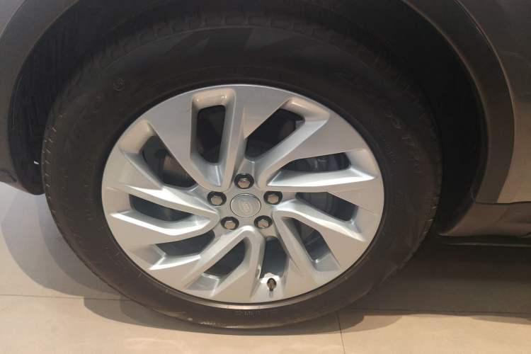 Used Land Rover Discovery 2023 300PS S Left Front Wheel Hub