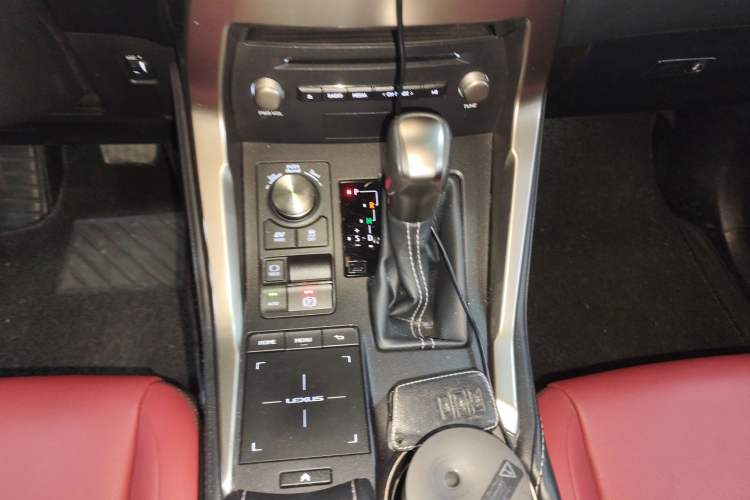 Used Lexus NX 2020 300h Front-Drive FENGSHANG Version China VI Standard Gear Lever