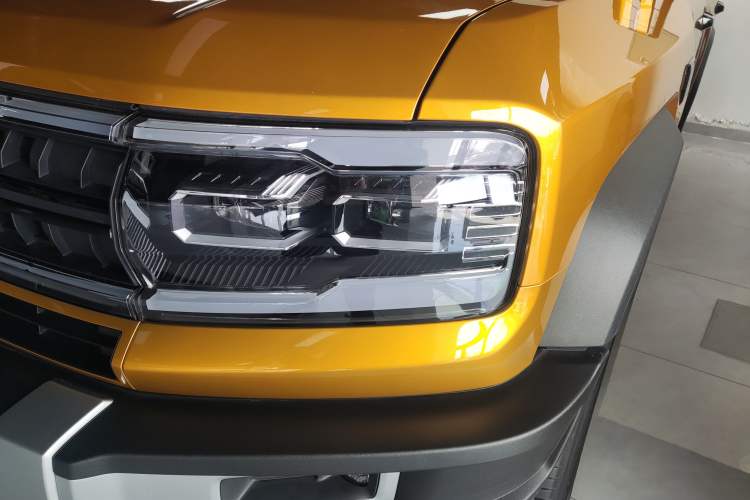 Used Formula Leopard 5 2023 Navigator Edition
