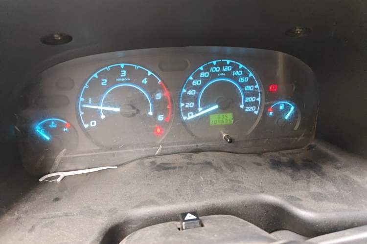 Used JMC Transit 2019 2.8T Commercial Version Short Wheelbase Mid-Roof 6-Seater China VI JX493 Odometer Close Up