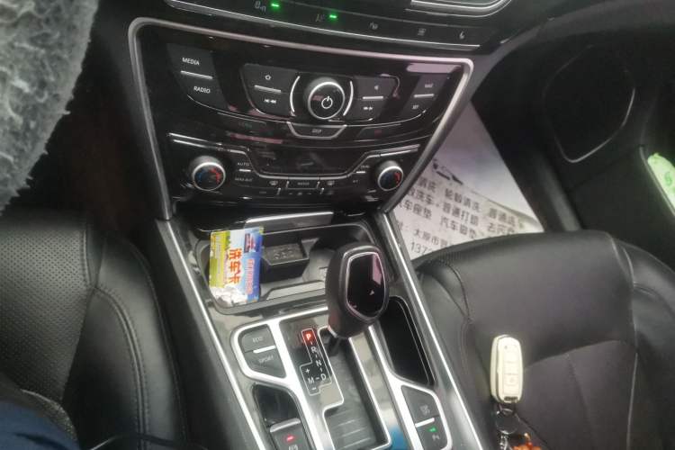 Used Geely Auto Emgrand GT 2015 1.8T Flagship Model Gear Lever