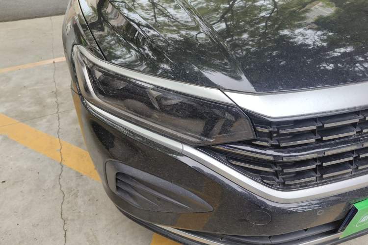 Used Volkswagen Passat 2024 380TSI Elite Edition Right Front Headlight