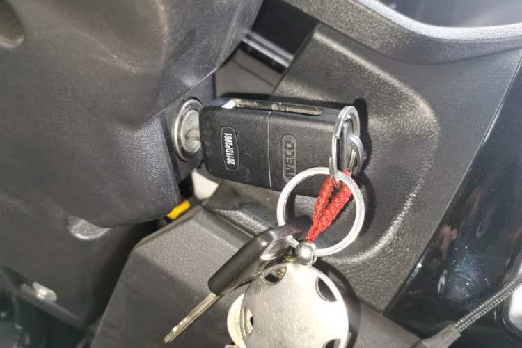 Used Iveco Daily 2023 2.5T A35M1 Short Wheelbase Mid-Height Single-Tire Side-Sliding Door 5–9 Seats